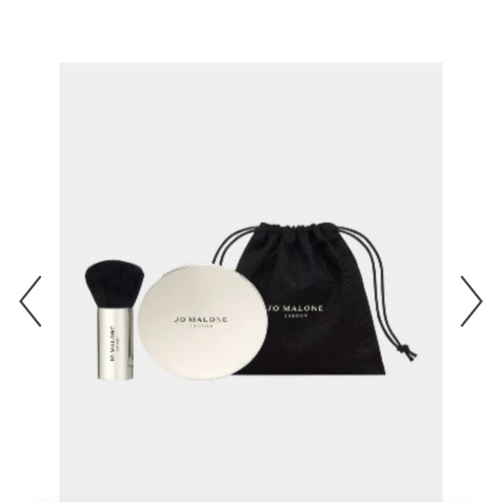 New in box Jo Malone London Powder and Brush Set
In English pear & Freesia